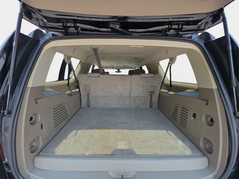 Used 2017 Chevrolet Suburban LS RWD image 13