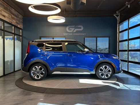 Used 2022 Kia Soul X-Line FWD image 2