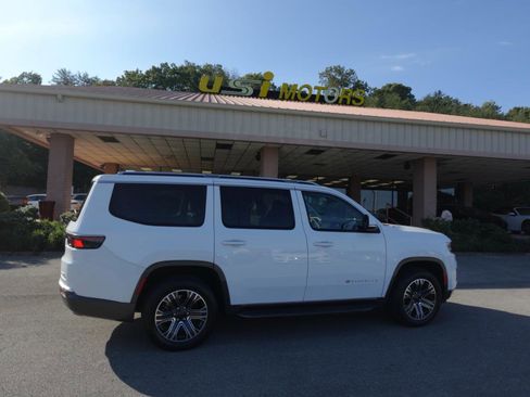 Used 2022 Jeep Wagoneer Series III w/ Flexible Seating Group image 20