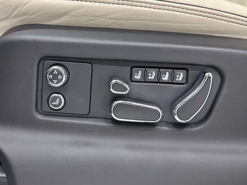 Used 2023 Bentley Bentayga AWD/4WD image 12