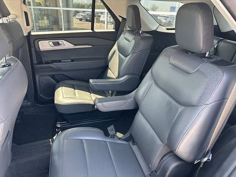 Used 2025 Ford Explorer Active w/ Active Comfort Package AWD/4WD image 14