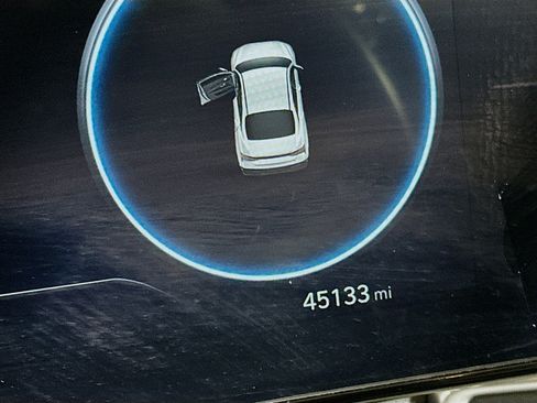 Used 2024 Hyundai Elantra Limited image 19