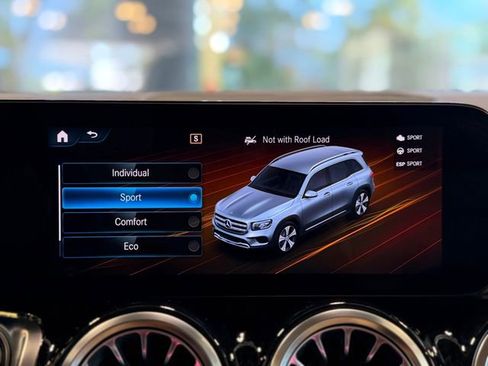Used 2023 Mercedes-Benz GLB 250 4MATIC w/ Premium Package image 39
