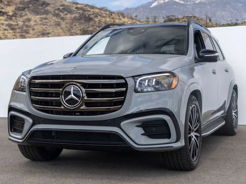 Used 2024 Mercedes-Benz GLS 580 4MATIC image 5