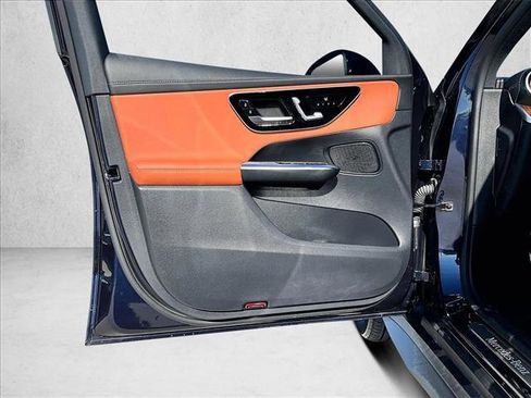 Used 2024 Mercedes-Benz GLC 300 4MATIC image 18