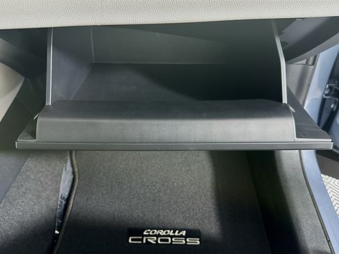 Used 2024 Toyota Corolla Cross LE FWD image 32