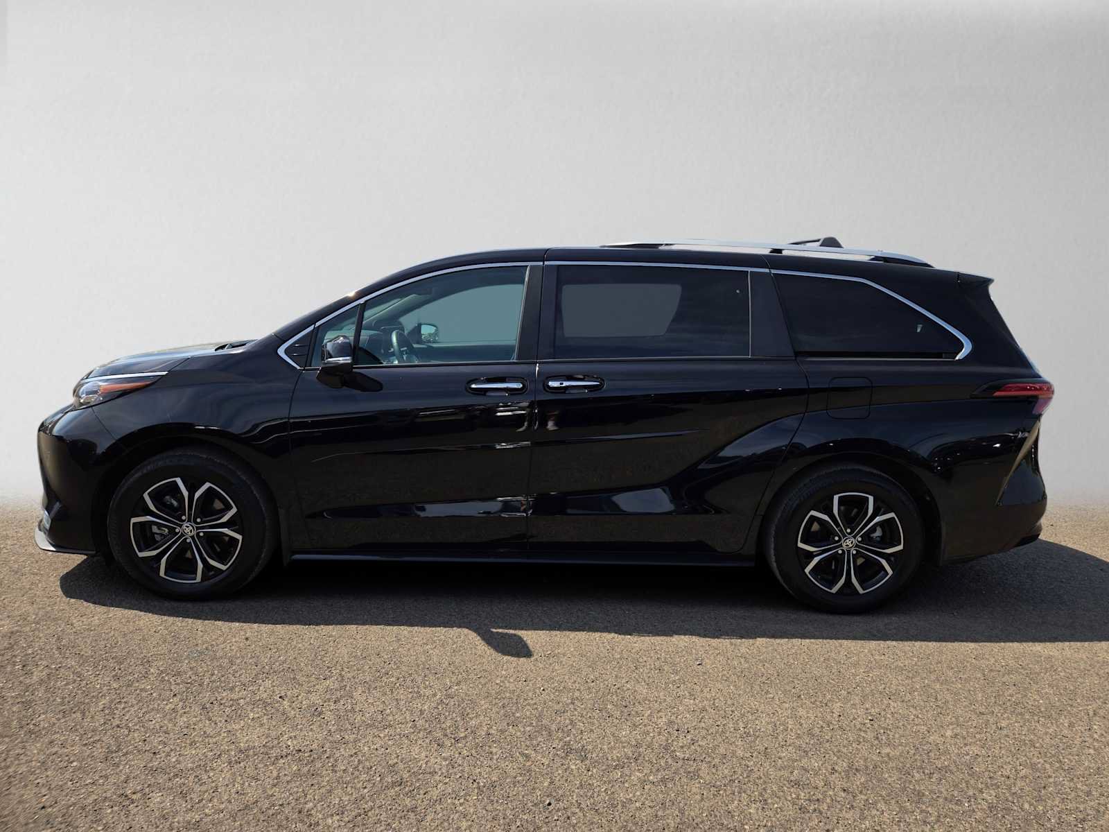 Certified 2025 Toyota Sienna Platinum AWD/4WD image 6