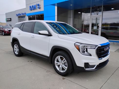 Used 2023 GMC Terrain SLE image 3