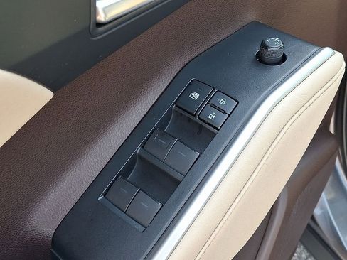 Used 2021 Toyota Highlander XLE image 15