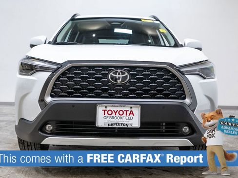 Used 2023 Toyota Corolla Cross XLE w/ Convenience Package image 2