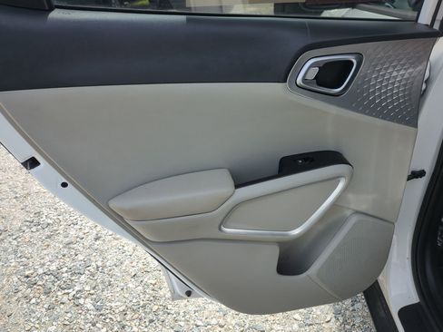 Used 2022 Kia Soul LX w/ Technology Package image 29