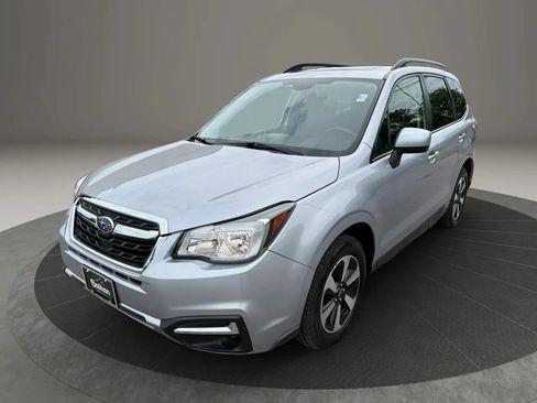 Used 2017 Subaru Forester 2.5i Premium w/ All-Weather Package AWD/4WD image 11