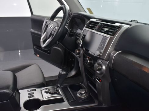 Used 2020 Toyota 4Runner SR5 Premium w/ Moonroof Package AWD/4WD image 27