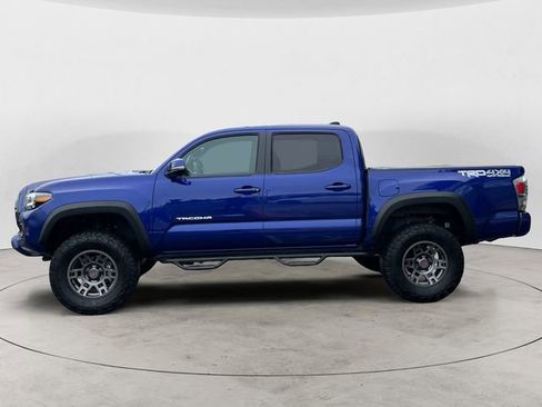 Used 2022 Toyota Tacoma TRD Off-Road w/ TRD Premium Off Road Package image 2