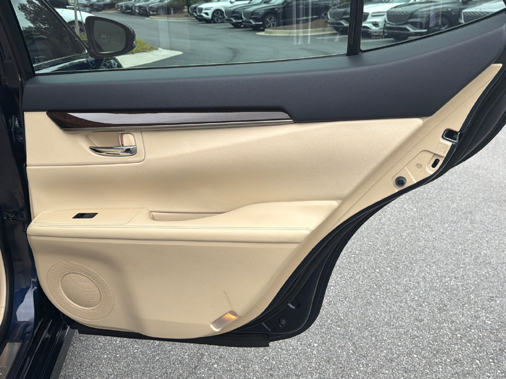 Used 2015 Lexus ES 350 w/ Luxury Package FWD image 18