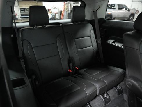 Used 2023 GMC Acadia SLT AWD/4WD image 17