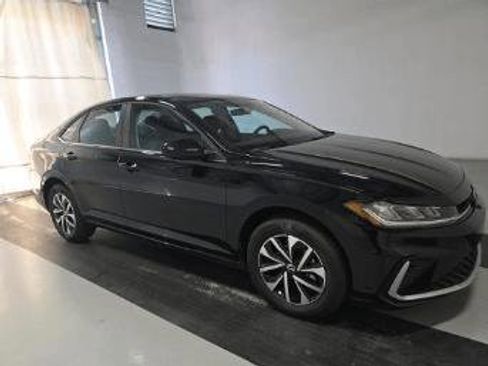 Used 2025 Volkswagen Jetta S image 3