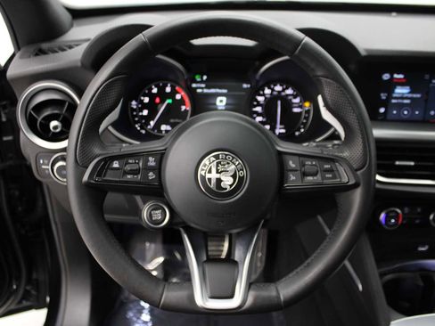 Used 2023 Alfa Romeo Stelvio Veloce image 20