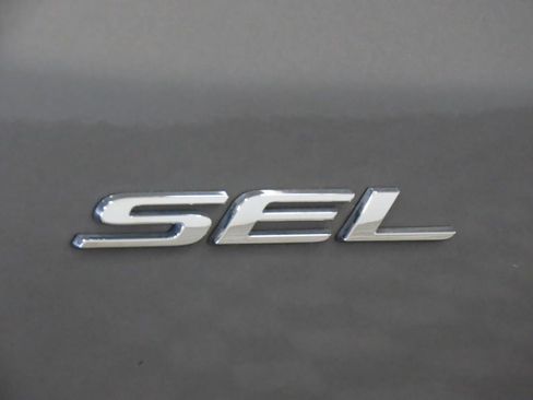 Used 2024 Ford Edge SEL w/ Convenience Package AWD/4WD image 6