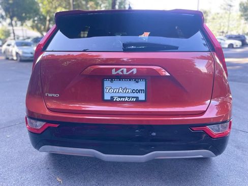 Certified 2023 Kia Niro Wind w/ Wind Preserve Package FWD image 5