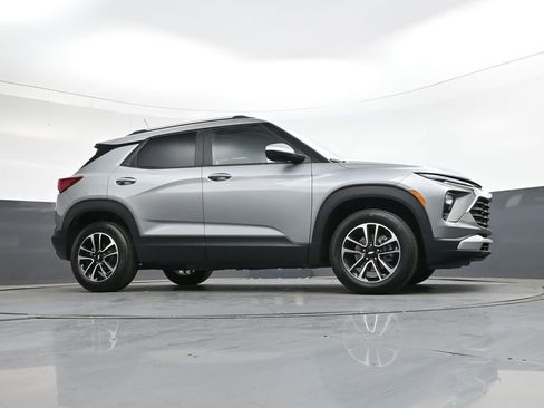 Used 2025 Chevrolet TrailBlazer LT image 34