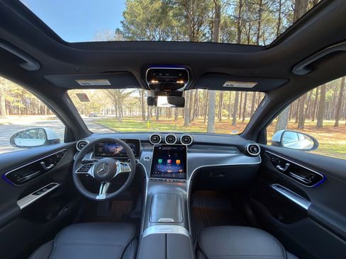 Used 2026 Mercedes-Benz GLC 300 image 2