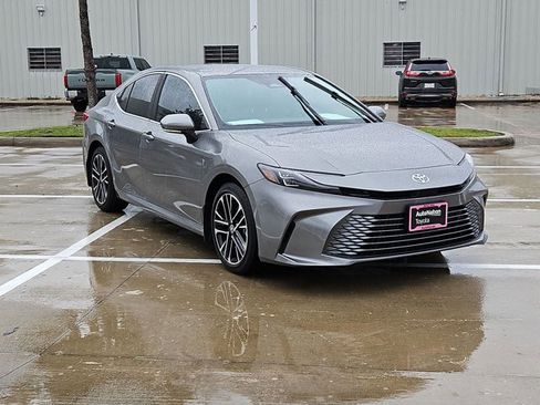 Used 2026 Toyota Camry XLE FWD image 3