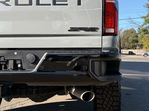 Used 2024 Chevrolet Silverado 2500 ZR2 w/ Technology Package image 8