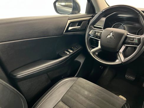 Used 2024 Mitsubishi Outlander FWD image 11