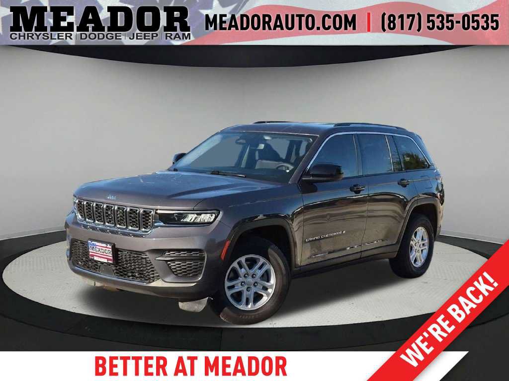Used 2023 Jeep Grand Cherokee Laredo RWD image 1