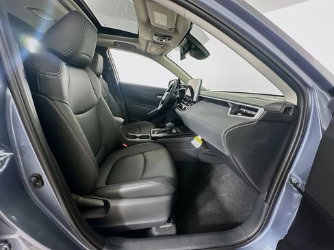 Used 2026 Toyota Corolla Cross XLE w/ Convenience Package FWD image 32