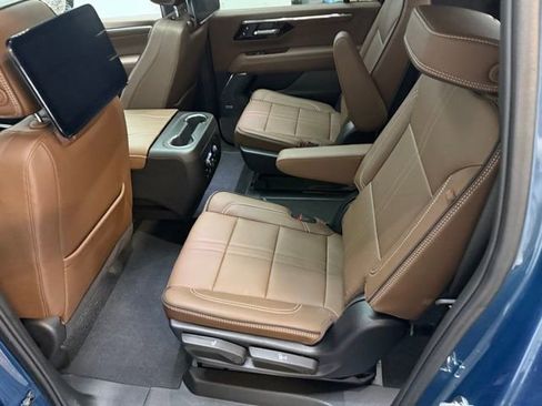 Certified 2025 Chevrolet Suburban High Country image 35