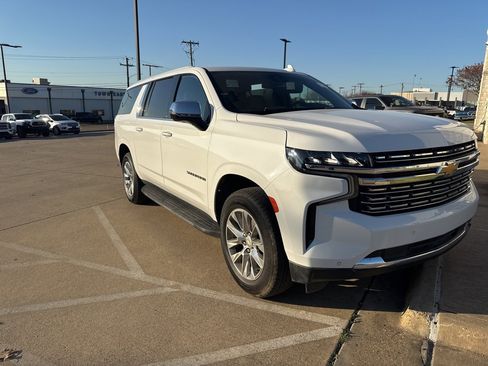 Used 2023 Chevrolet Suburban Premier image 3