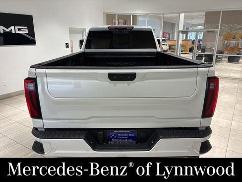 Used 2024 GMC Sierra 3500 Denali Ultimate AWD/4WD image 4