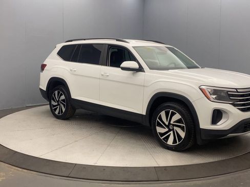 Used 2024 Volkswagen Atlas SE AWD/4WD image 7