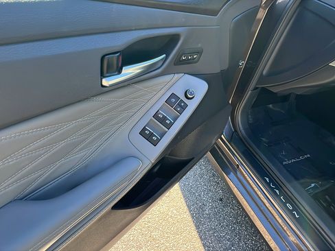 Used 2019 Toyota Avalon XLE image 15