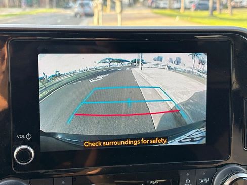 Used 2023 Toyota Highlander L image 21