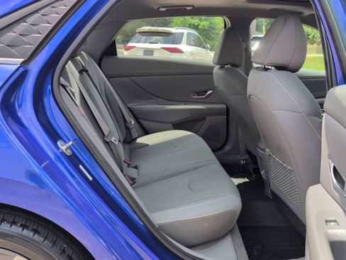 Used 2025 Hyundai Elantra SEL FWD image 19