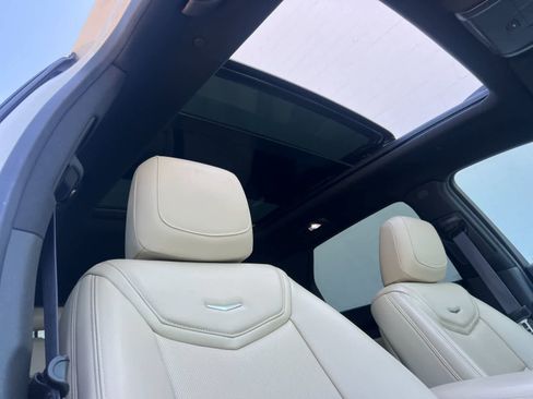 Used 2017 Cadillac XT5 Premium Luxury w/ Driver Assist Package image 18