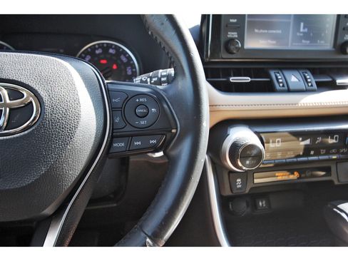 Used 2019 Toyota RAV4 XLE Premium FWD image 17
