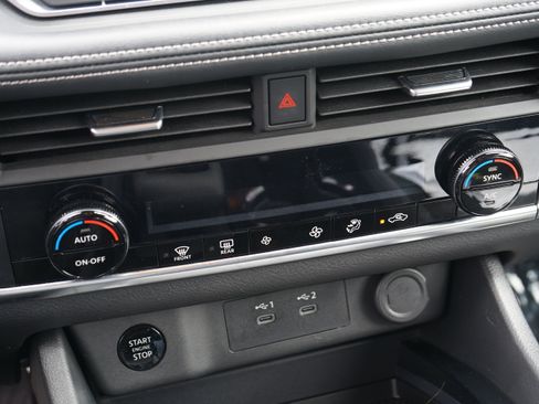 Used 2024 Nissan Rogue SV image 25