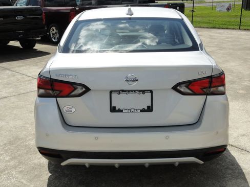 Used 2020 Nissan Versa SV FWD image 4
