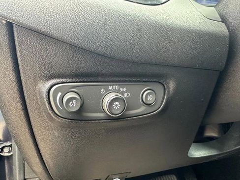 Used 2021 Chevrolet Equinox LT image 18