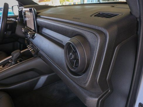 Used 2024 Chevrolet Colorado Trail Boss AWD/4WD image 33
