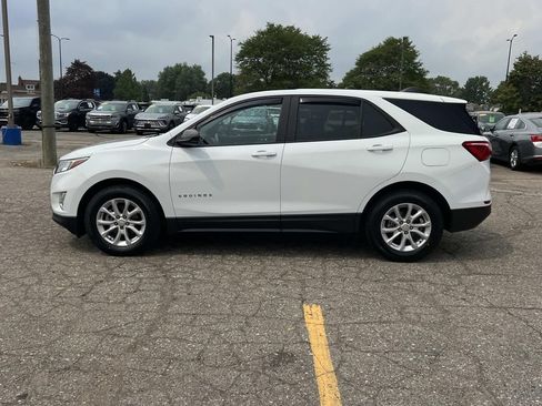 Used 2021 Chevrolet Equinox LS w/ LS Convenience Package FWD image 2