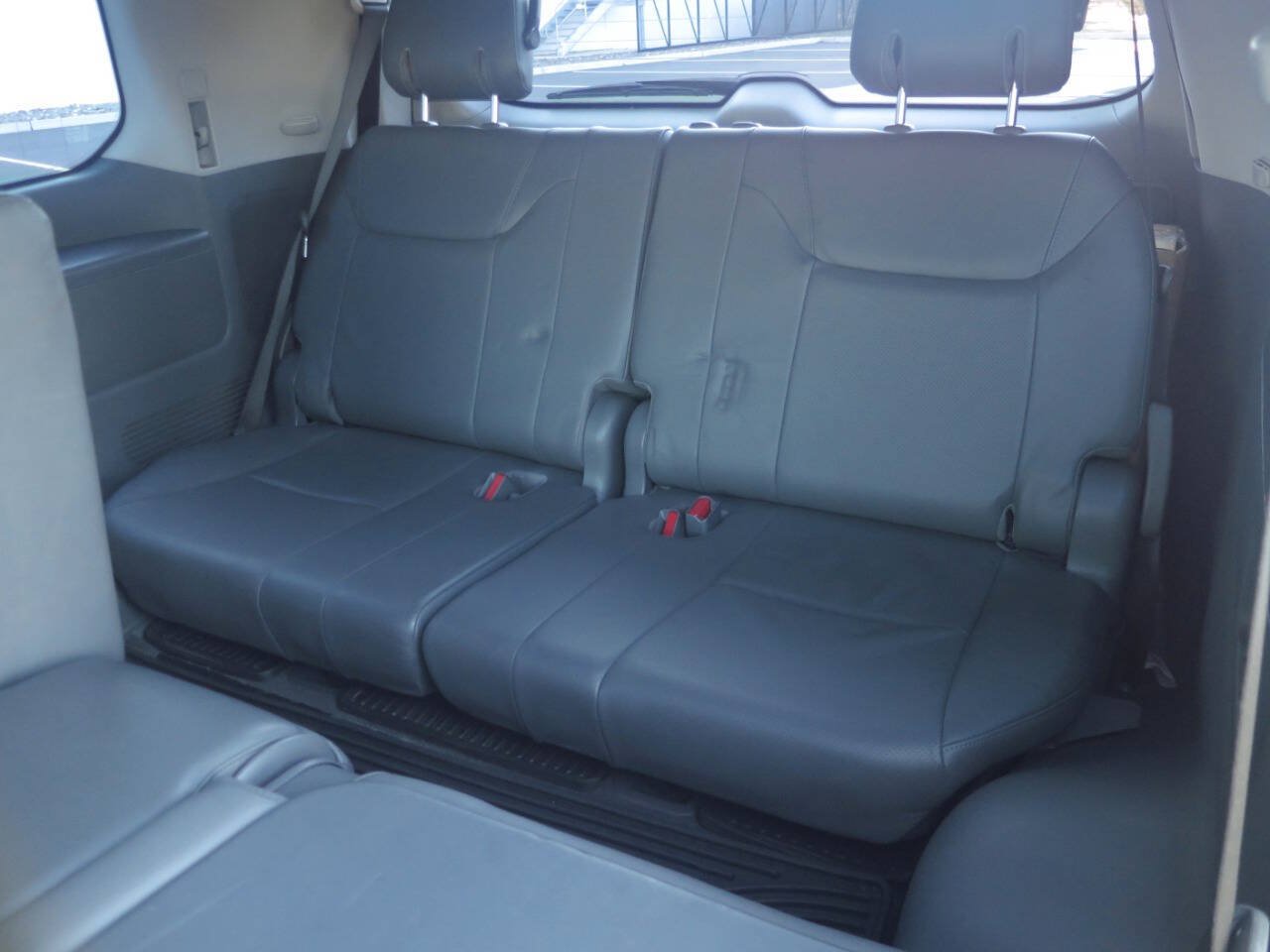 Used 2008 Lexus LX 570 4WD w/ Technology Pkg image 23