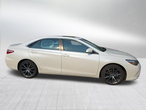 Used 2017 Toyota Camry XSE w/ Moonroof Package FWD image 4