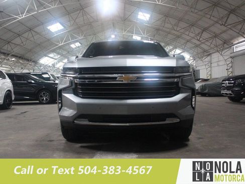 Used 2024 Chevrolet Suburban LT RWD image 5