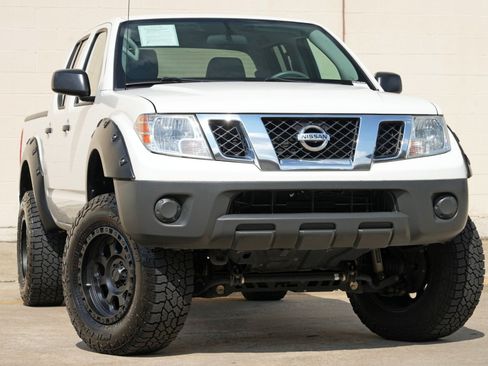 Used 2018 Nissan Frontier S AWD/4WD image 2