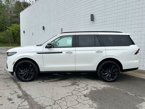 New 2026 Lincoln Navigator Reserve AWD/4WD image 2